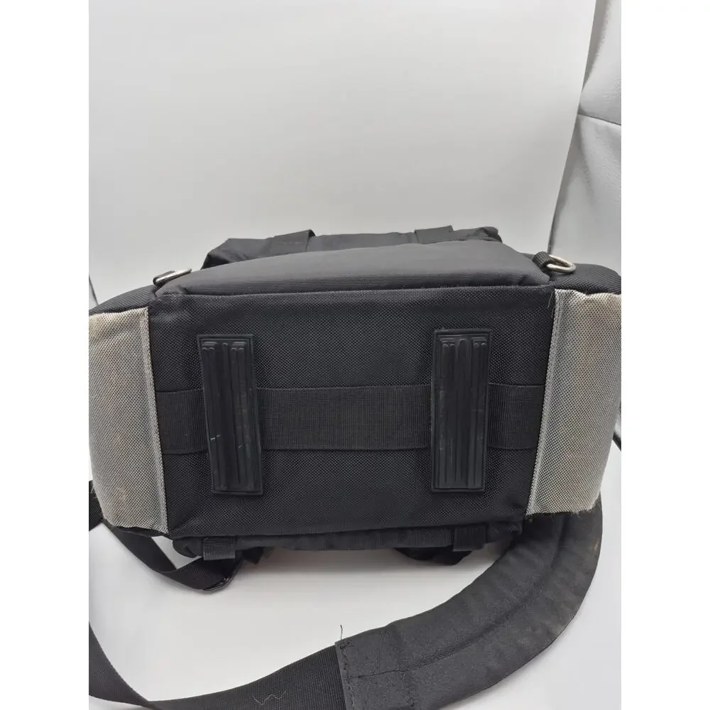 Canon 200DG Deluxe Camera Bag With Shoulder Strap and 1 Divider
